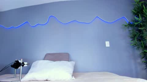 Snapshot of alinasweett_ chatting on 11/09/25, 03:43 online show from 11/09/25, 03:43