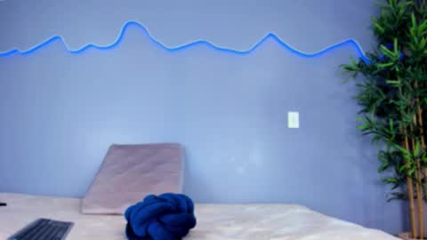 Snapshot of alinasweett_ chatting on 11/17/25, 05:08 online show from 11/17/25, 05:08