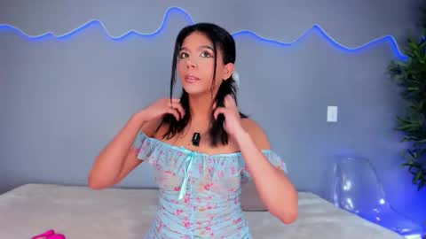 Snapshot of alinasweett_ chatting on 12/02/25, 04:24 online show from 12/02/25, 04:24