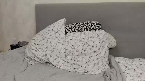 Snapshot of alinegreeeen chatting on 11/08/25, 01:17 Aline Greeeen online show from 11/08/25, 01:17