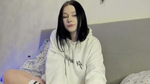 Snapshot of alinegreeeen chatting on 11/20/25, 04:23 Aline Greeeen online show from 11/20/25, 04:23