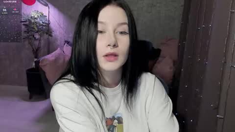 Snapshot of alinegreeeen chatting on 12/15/25, 06:06 Aline Greeeen online show from 12/15/25, 06:06