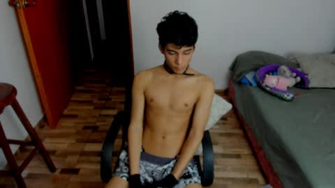 Snapshot of aliotttwink chatting on 04/09/26, 12:21 AliotTwink online show from 04/09/26, 12:21