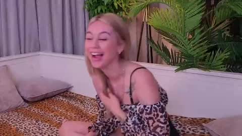 Snapshot of alisha_g chatting on 05/15/26, 04:03 July online show from 05/15/26, 04:03