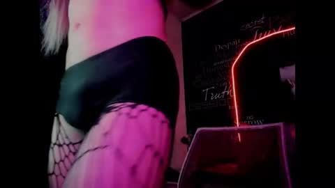 alishaa_nixx online show from 09/15/25, 03:50