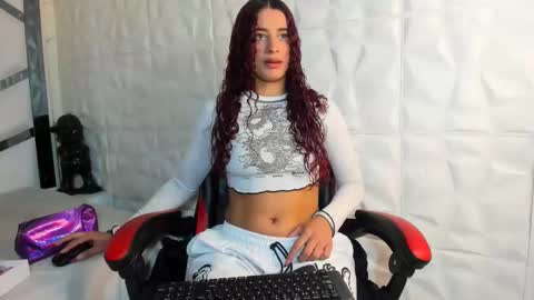 alishaevans_rs online show from 12/18/25, 03:29