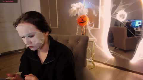 Alisia online show from 10/15/25, 08:14