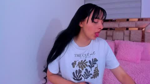 Snapshot of alisia_rose chatting on 01/20/25, 01:18 Alice online show from 01/20/25, 01:18