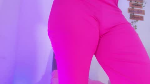 Snapshot of alisiacollinsss chatting on 11/12/25, 04:35 Alisia online show from 11/12/25, 04:35