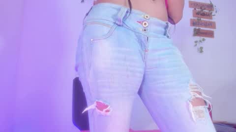 Snapshot of alisiacollinsss chatting on 11/17/25, 04:18 Alisia online show from 11/17/25, 04:18