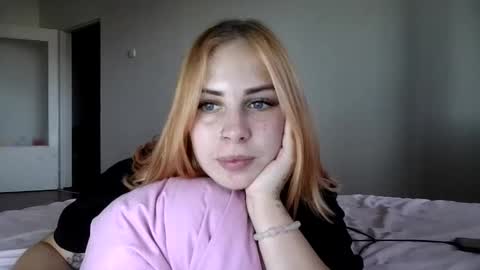 Snapshot of alismoona chatting on 09/19/25, 02:29 Alisa online show from 09/19/25, 02:29