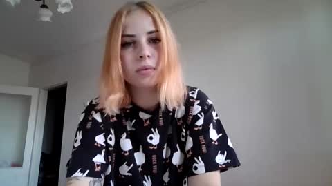 Snapshot of alismoona chatting on 09/20/25, 08:48 Alisa online show from 09/20/25, 08:48