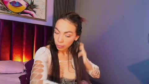 Snapshot of alison_bonnet chatting on 10/19/25, 10:21 Alison Bonnet online show from 10/19/25, 10:21