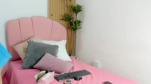 Snapshot of alison_carde05 chatting on 11/26/25, 11:33 Alison online show from 11/26/25, 11:33