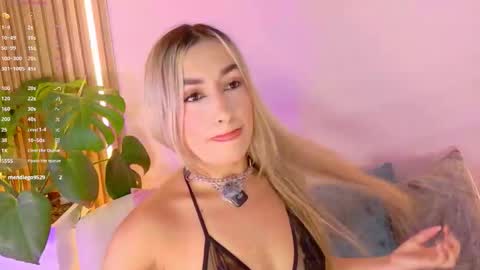 Snapshot of alison_collins_ chatting on 11/28/25, 07:38 Alison online show from 11/28/25, 07:38