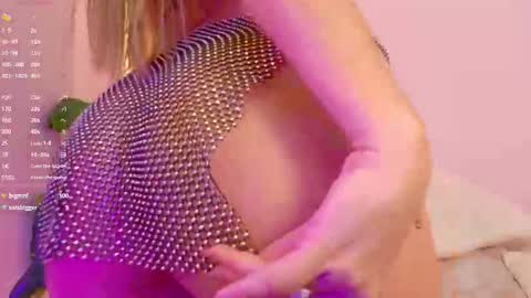 Snapshot of alison_collins_ chatting on 12/01/25, 08:03 Alison online show from 12/01/25, 08:03