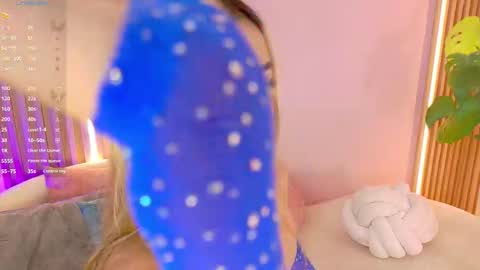 Snapshot of alison_collins_ chatting on 12/14/25, 06:56 Alison online show from 12/14/25, 06:56