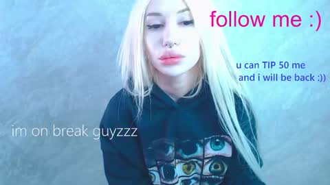 Snapshot of alison_moonlight chatting on 04/11/26, 01:32 Alison online show from 04/11/26, 01:32