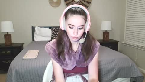 Snapshot of alisonfieldsxo chatting on 07/16/26, 05:13 Alison Fields online show from 07/16/26, 05:13