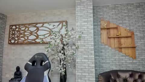 Snapshot of alisonn_doll chatting on 10/27/25, 02:43 alisonn_doll online show from 10/27/25, 02:43