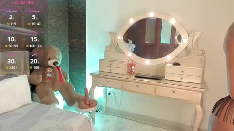 Snapshot of alisoon_moon chatting on 10/03/25, 10:51 Alison Moon online show from 10/03/25, 10:51