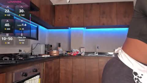 Snapshot of alisoon_moon chatting on 10/17/25, 11:07 Alison Moon online show from 10/17/25, 11:07