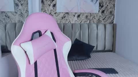 Snapshot of alissa_grace chatting on 09/15/25, 01:11 Alison online show from 09/15/25, 01:11