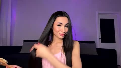 Snapshot of alissadreams chatting on 10/19/25, 07:25 Alissa online show from 10/19/25, 07:25