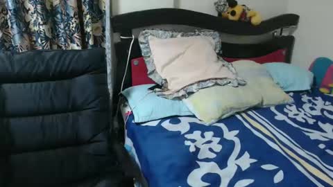 Snapshot of alisse27 chatting on 02/23/25, 02:14 allise online show from 02/23/25, 02:14