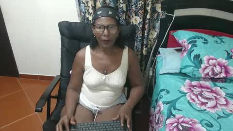 Snapshot of alisse27 chatting on 02/28/25, 11:45 allise online show from 02/28/25, 11:45