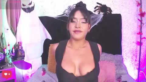 Snapshot of alisse_laurent chatting on 10/25/25, 04:09 alisse online show from 10/25/25, 04:09