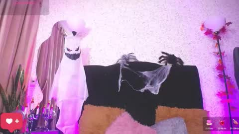 Snapshot of alisse_laurent chatting on 10/29/25, 03:42 alisse online show from 10/29/25, 03:42