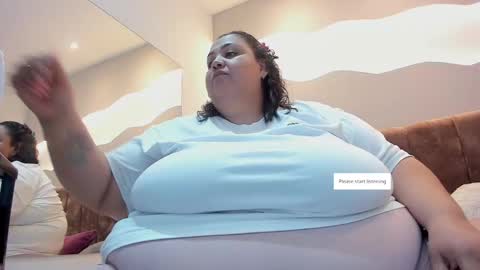 Snapshot of alisson_am chatting on 11/12/25, 11:21 Alisson online show from 11/12/25, 11:21