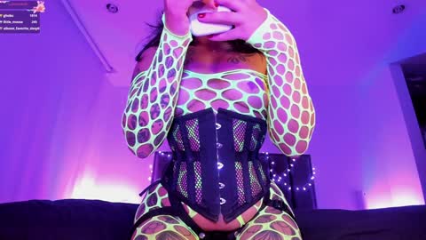 Snapshot of alisson_rocker chatting on 01/27/25, 02:42 online show from 01/27/25, 02:42