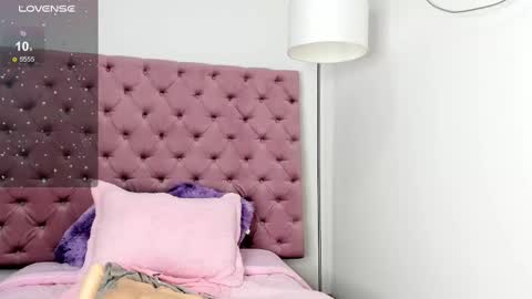 Alisson Domit  online show from 02/11/25, 01:51