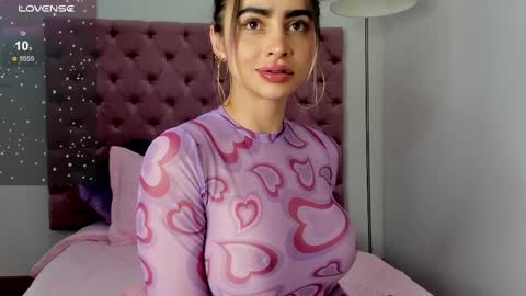 Alisson Domit  online show from 02/28/25, 09:33