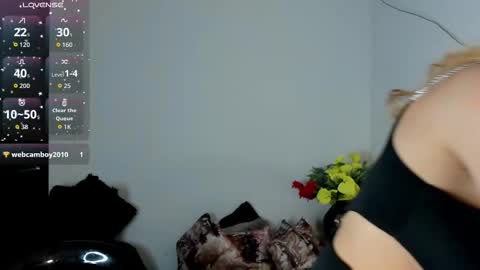 Alisson Domit  online show from 09/25/25, 05:27