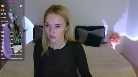 Snapshot of alisssarose chatting on 10/18/25, 08:42 alisssarose online show from 10/18/25, 08:42