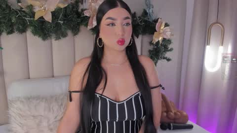 Snapshot of alissyadanger chatting on 11/25/25, 02:11 TATIS online show from 11/25/25, 02:11