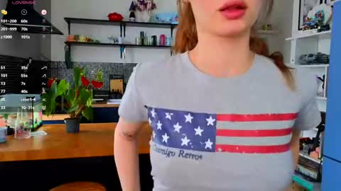 Alivia    online show from 06/16/26, 08:39
