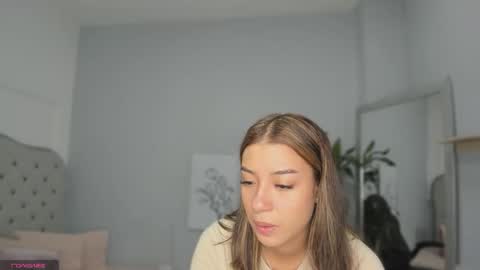 alix_18 online show from 09/09/25, 11:21