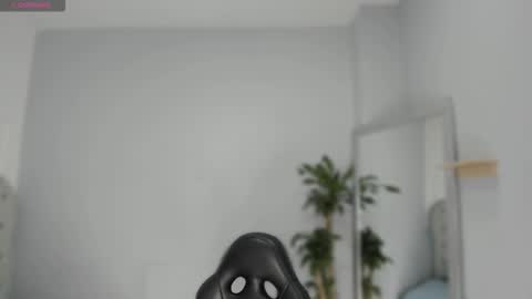 alix_18 online show from 09/14/25, 11:09