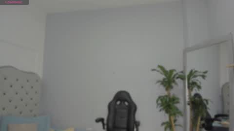 alix_18 online show from 09/23/25, 11:13