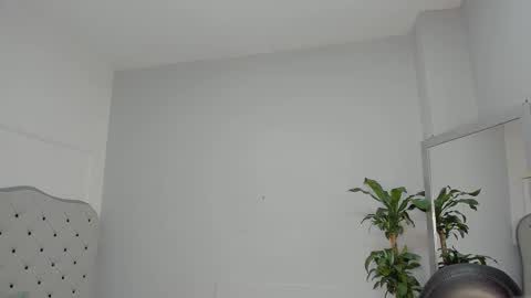 alix_18 online show from 09/25/25, 11:25