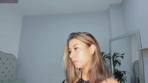 alix_18 online show from 09/26/25, 11:25