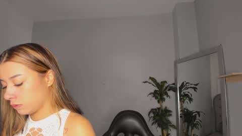 alix_18 online show from 09/27/25, 11:26