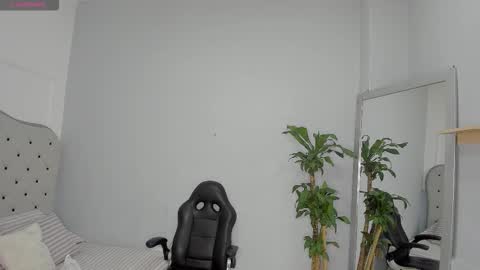 alix_18 online show from 10/11/25, 11:20