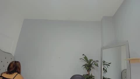 alix_18 online show from 10/25/25, 11:29