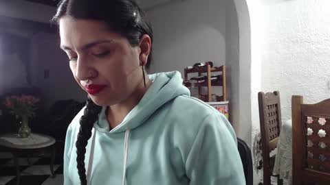 Snapshot of alix_beltran chatting on 01/25/25, 01:43 Alix online show from 01/25/25, 01:43