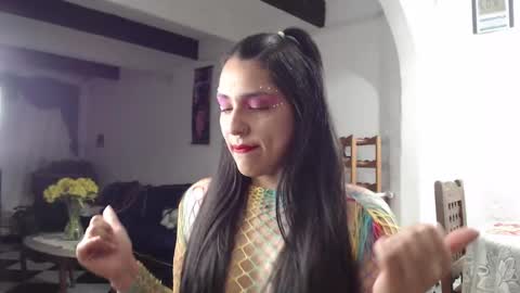 Snapshot of alix_beltran chatting on 02/24/25, 01:02 Alix online show from 02/24/25, 01:02
